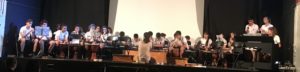 niños tocando instrumentos en el colegio santo angel