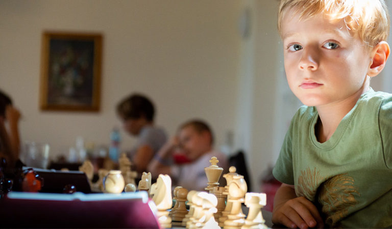 ¿Qué beneficios aporta el ajedrez en los niños?