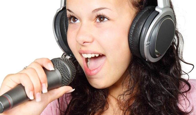 ¿Cómo aprender inglés escuchando canciones?